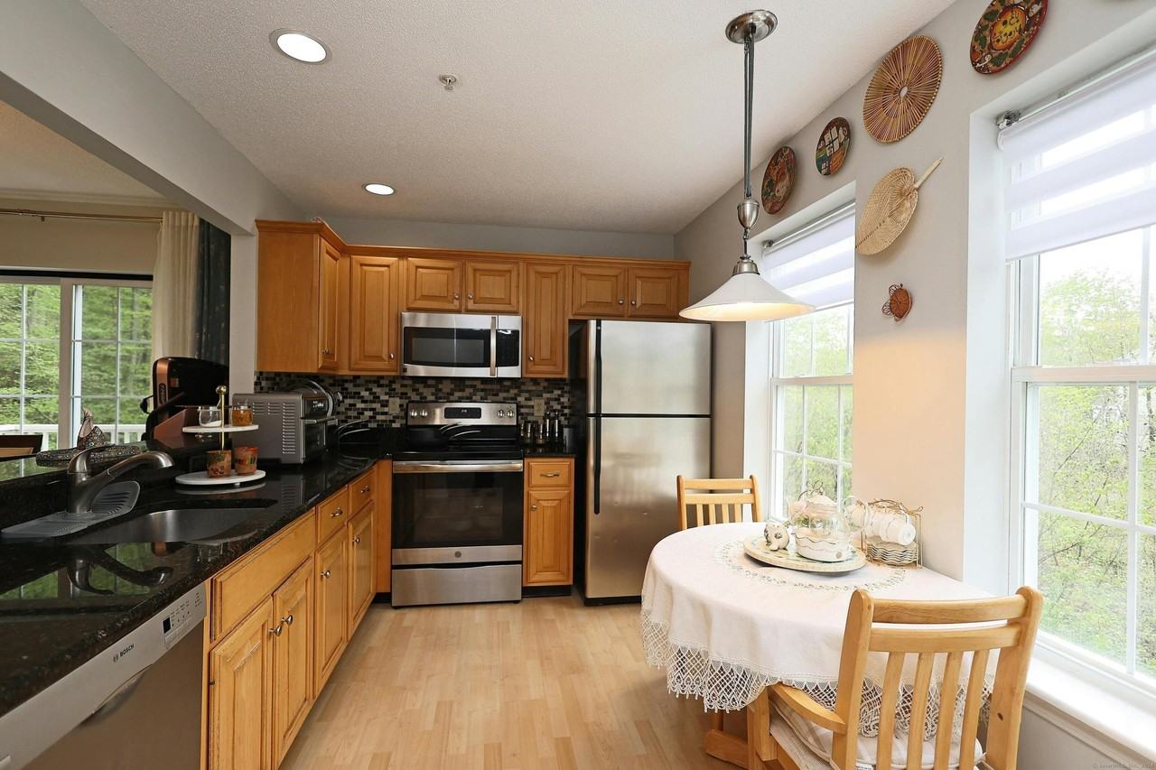 633 Danbury Rd #22 - Photo 7 of 30