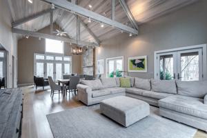 featured image of 8 River Bend Ln