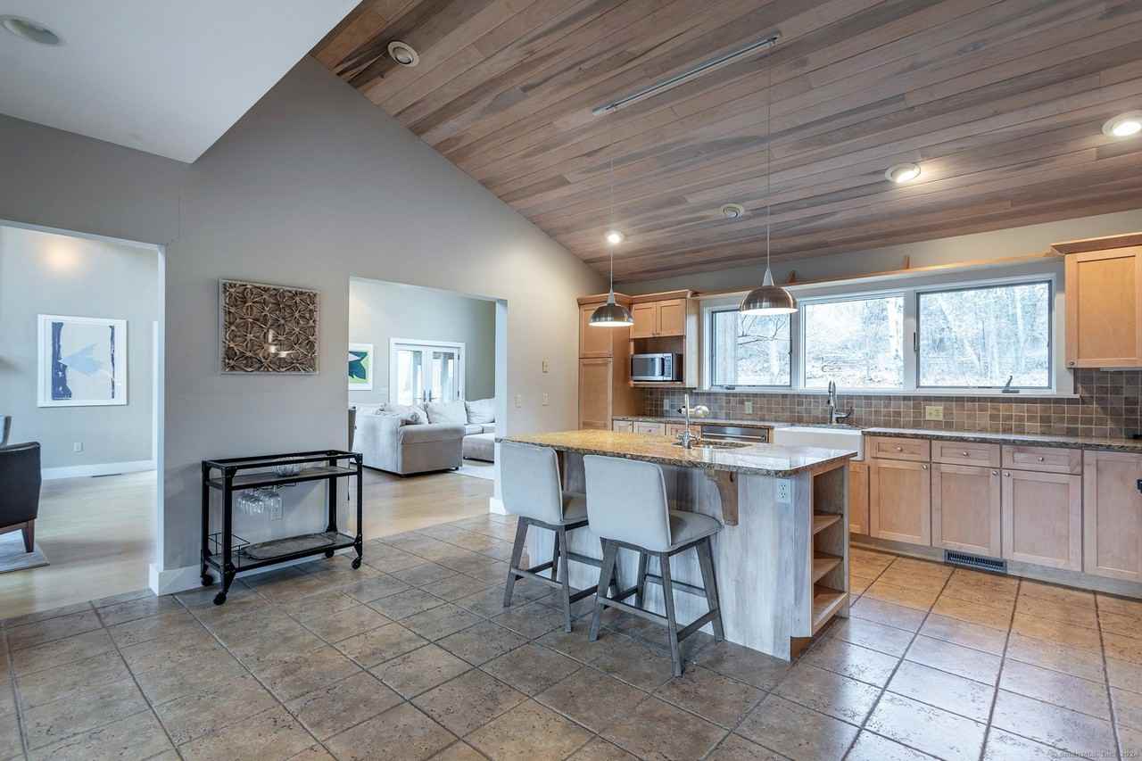 8 River Bend Ln - Photo 6 of 18