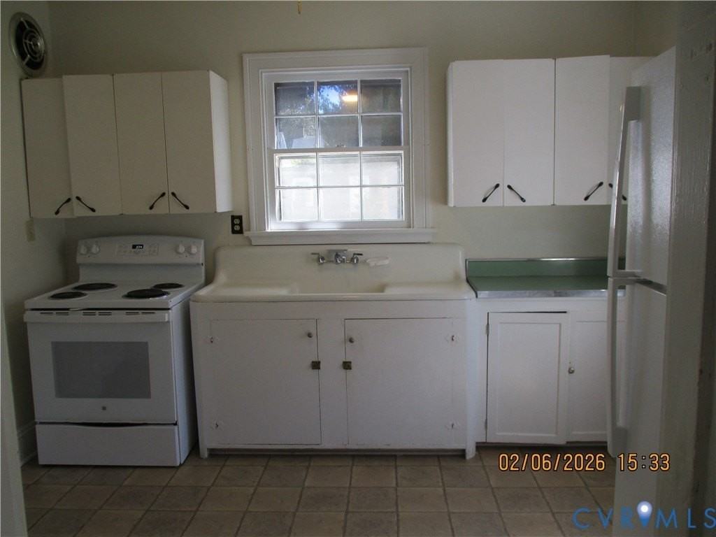 403 Maple St - Photo 5 of 14