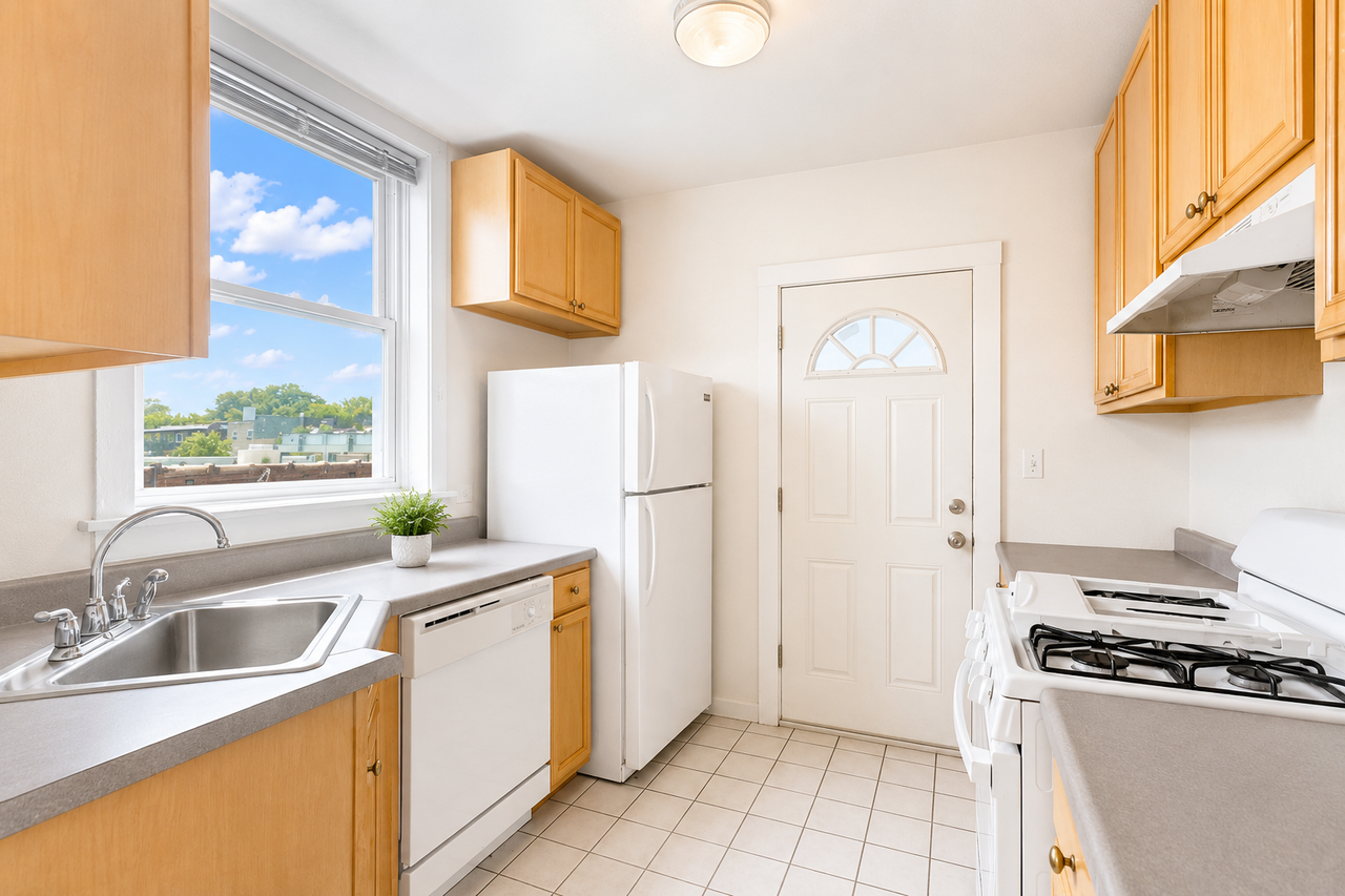 6414 N Newgard Ave #3E - Photo 4 of 7