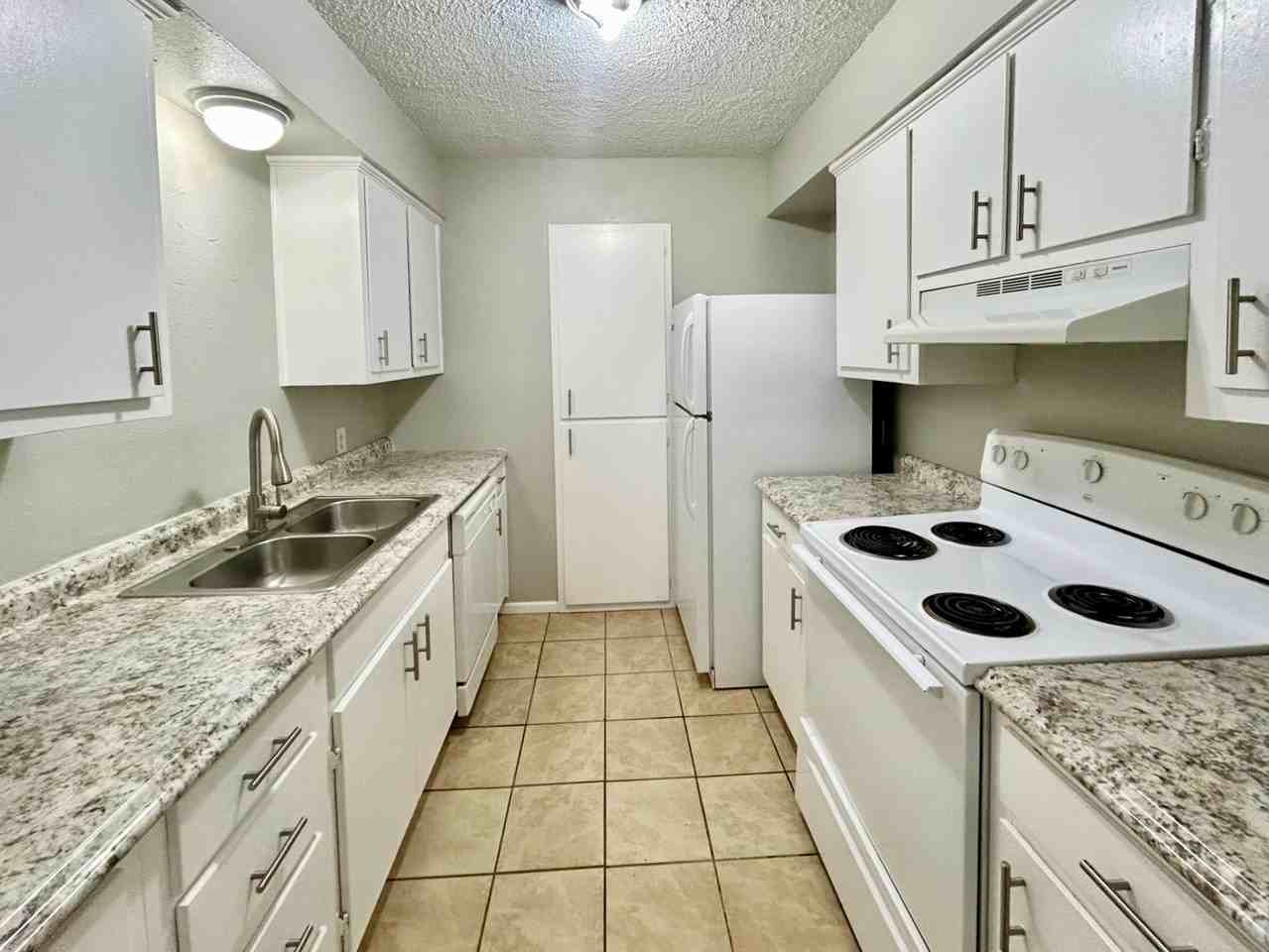 3824 Englewood Cir #3824 - Photo 3 of 27