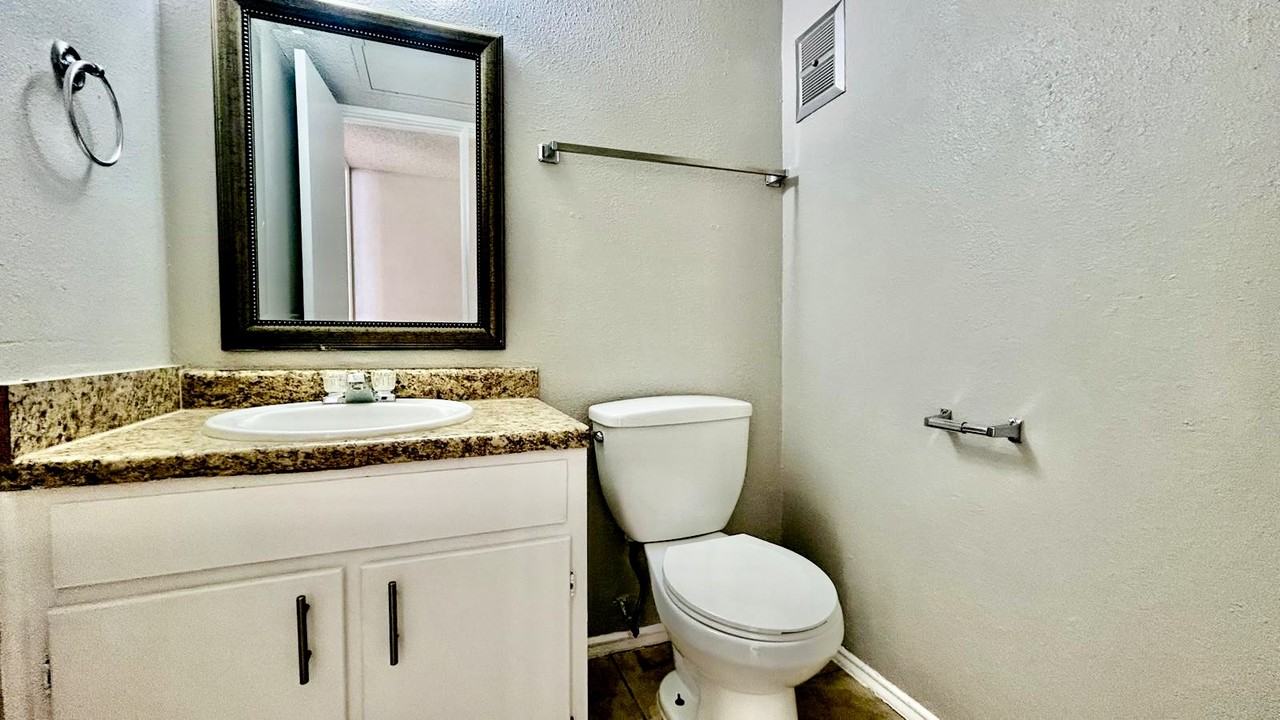 3824 Englewood Cir #3824 - Photo 7 of 27