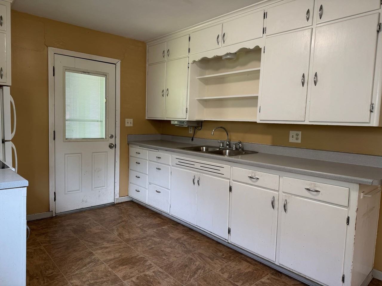 1426 11th St N - Photo 2 of 15