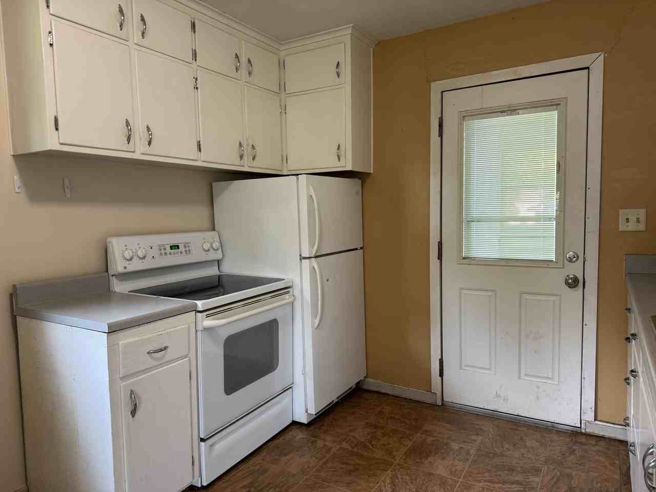 1426 11th St N - Photo 3 of 15