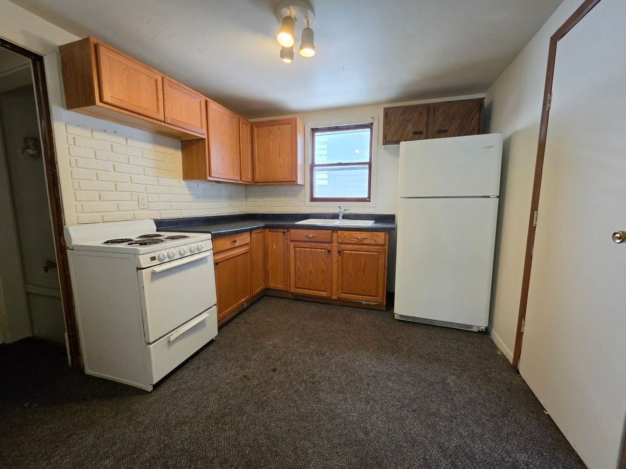 1804 6th Ave Se - Photo 4 of 10