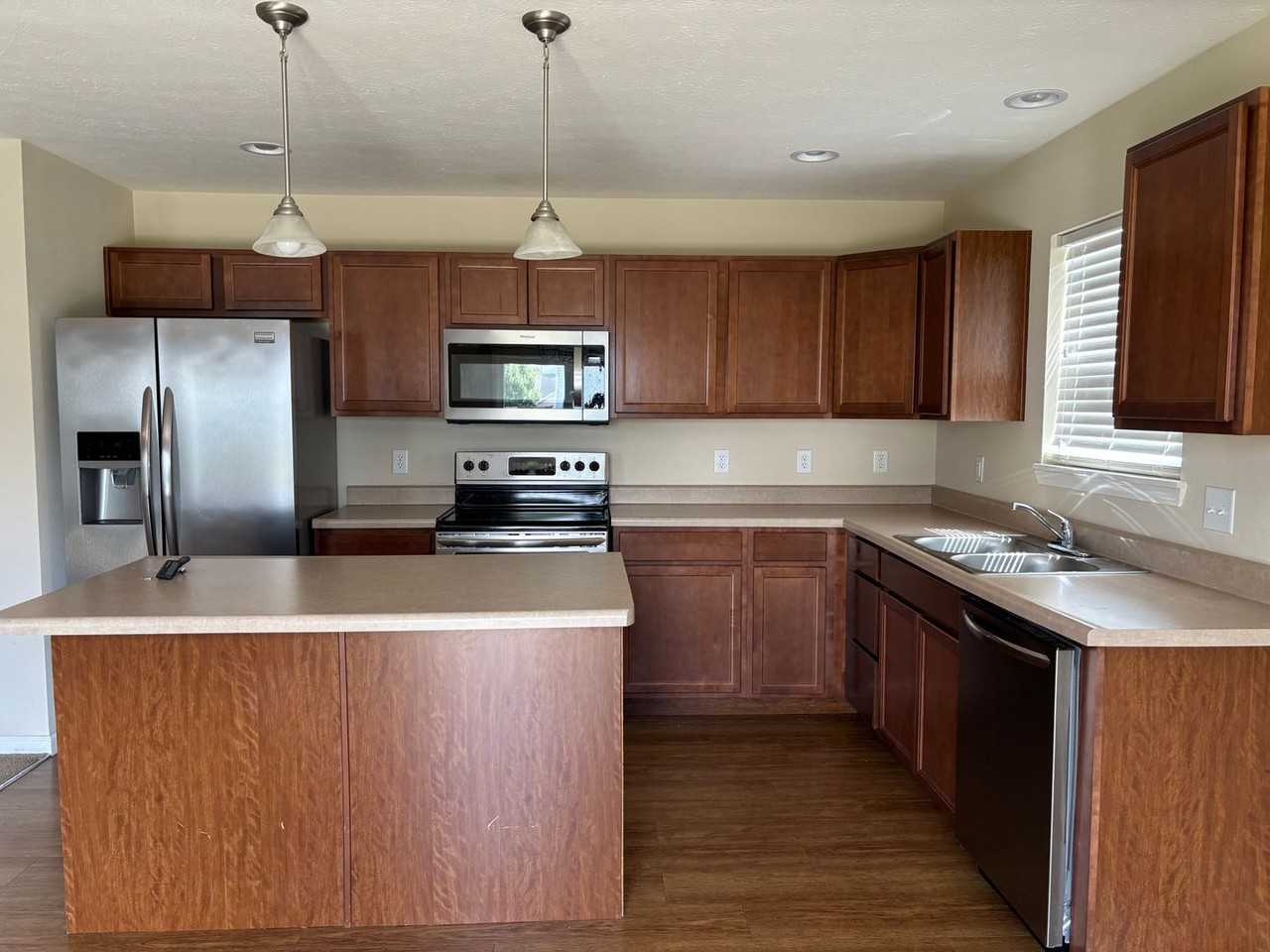 2915 Dillon Dr - Photo 5 of 13