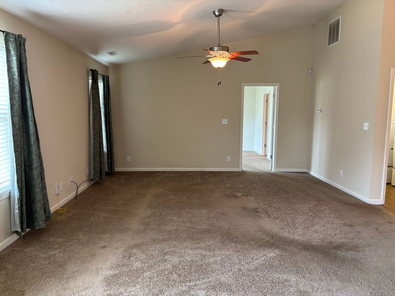 2915 Dillon Dr - Photo 7 of 13