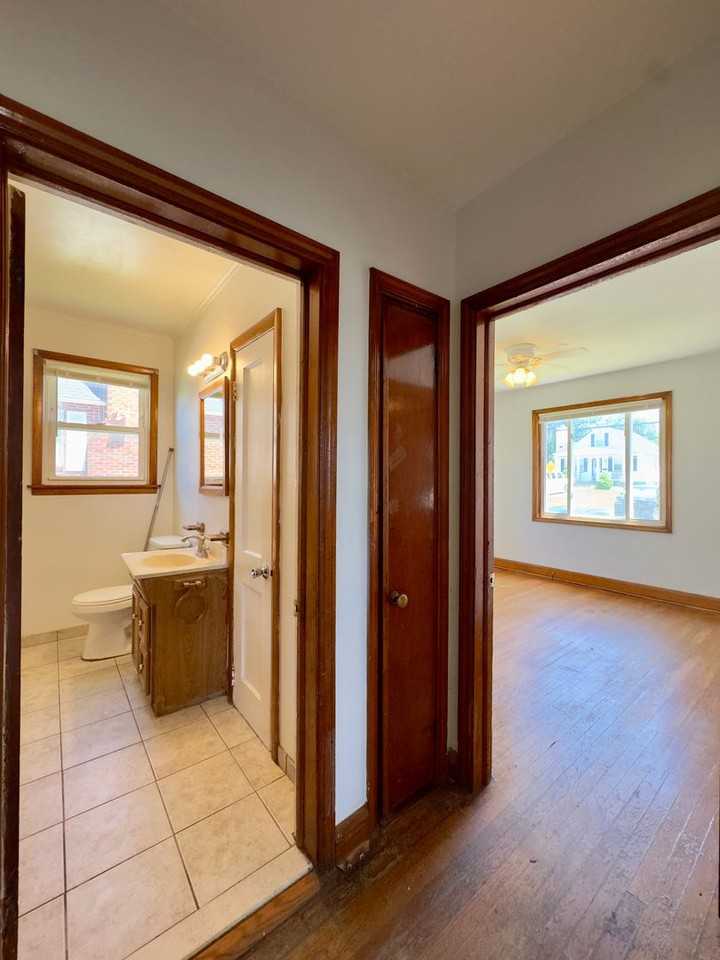 7906 Hillendale Rd - Photo 5 of 25
