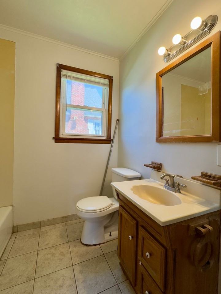 7906 Hillendale Rd - Photo 7 of 25