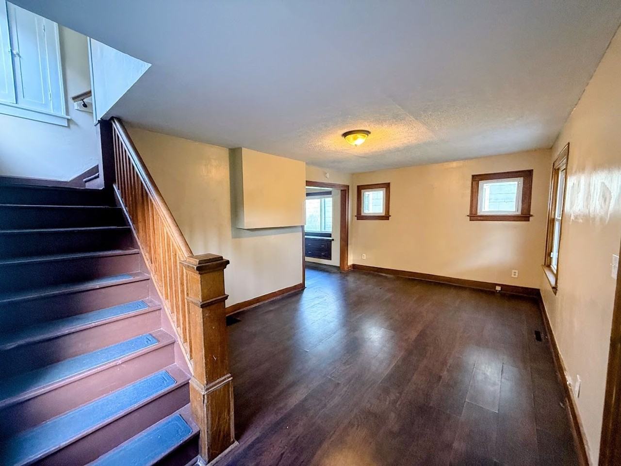 1055 Beardsley St - Photo 2 of 11