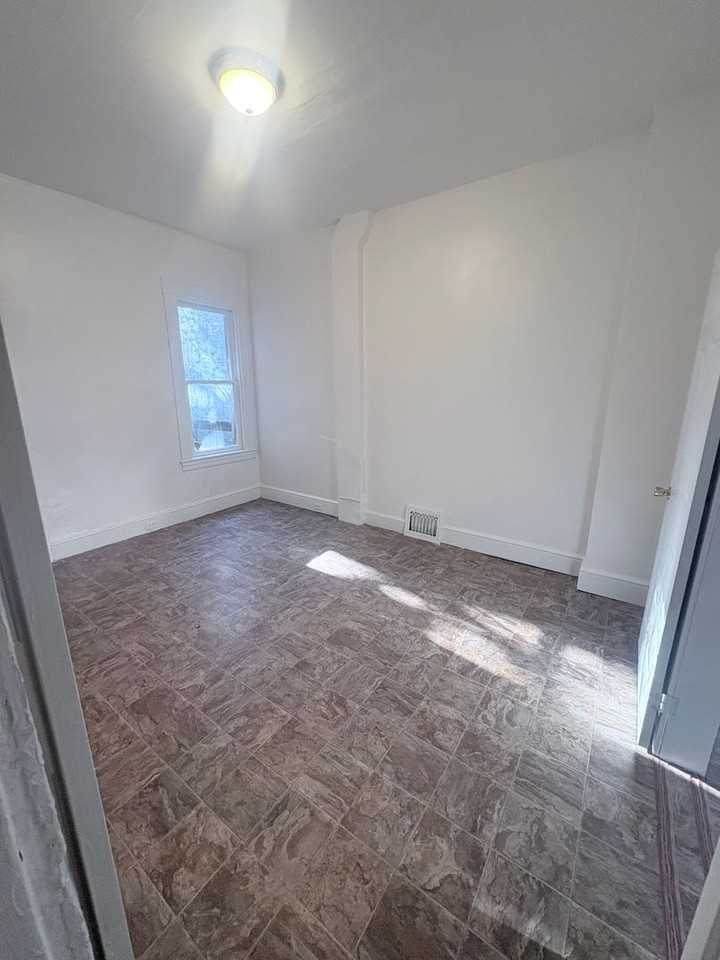 207 S Pine St #1 - Photo 2 of 9