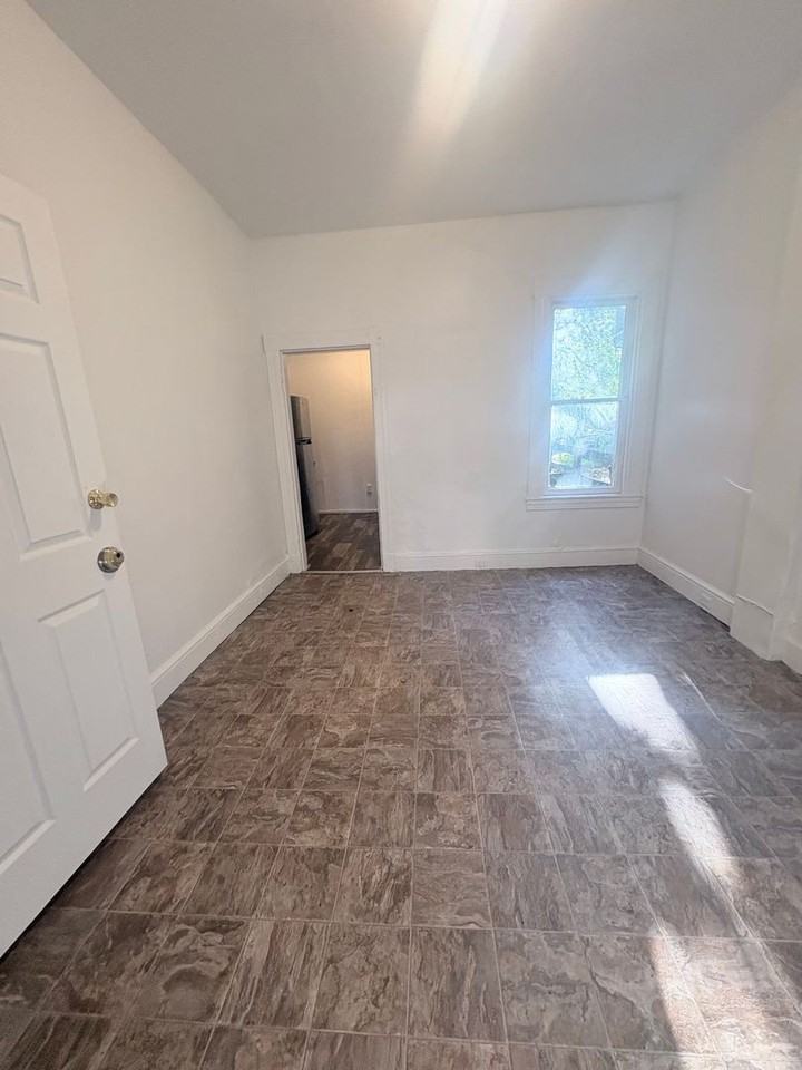 207 S Pine St #1 - Photo 3 of 9