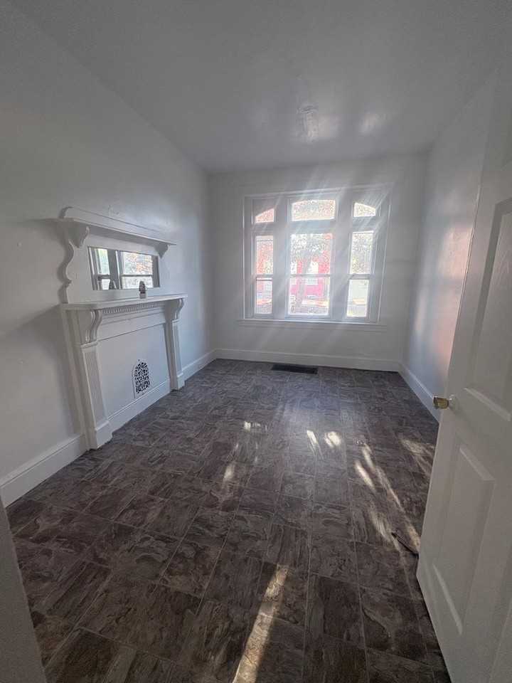 207 S Pine St #1 - Photo 4 of 9