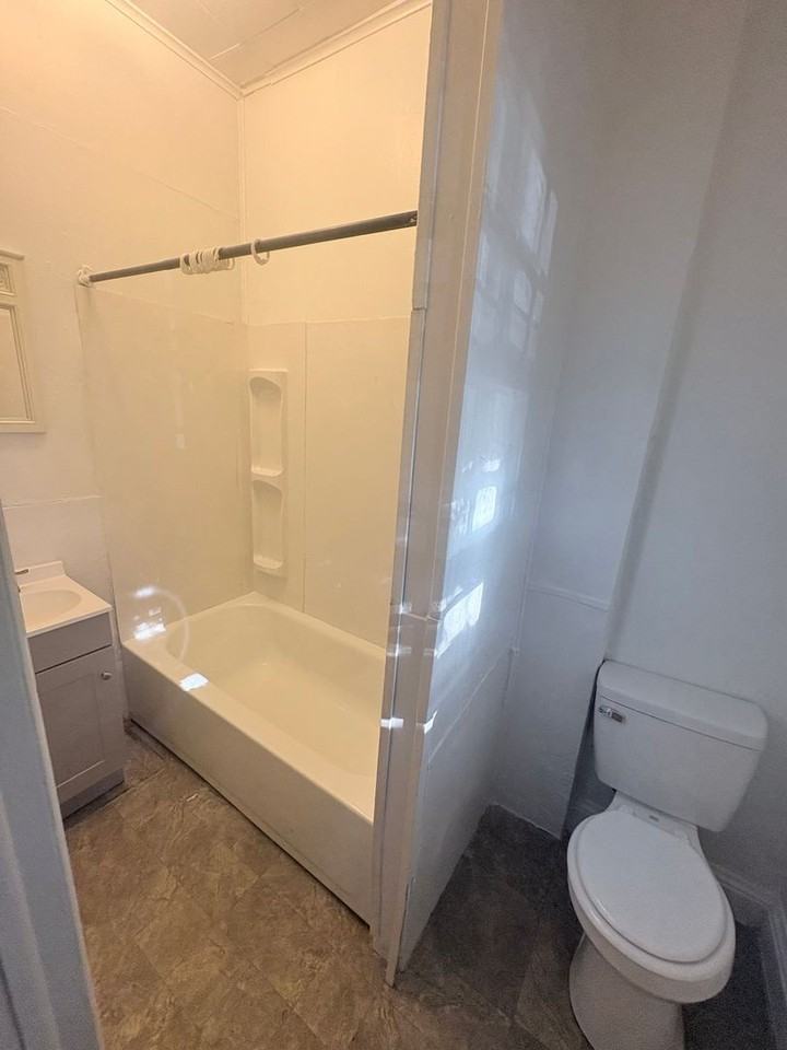 207 S Pine St #1 - Photo 7 of 9