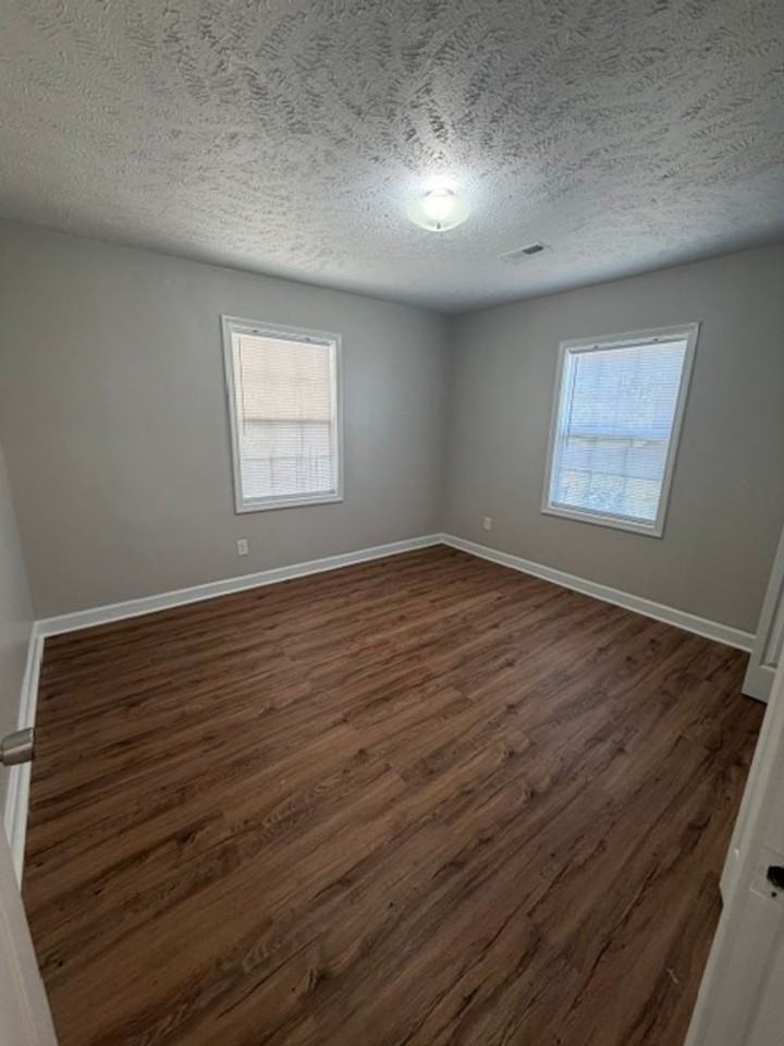 536 Linwood Ave - Photo 3 of 12