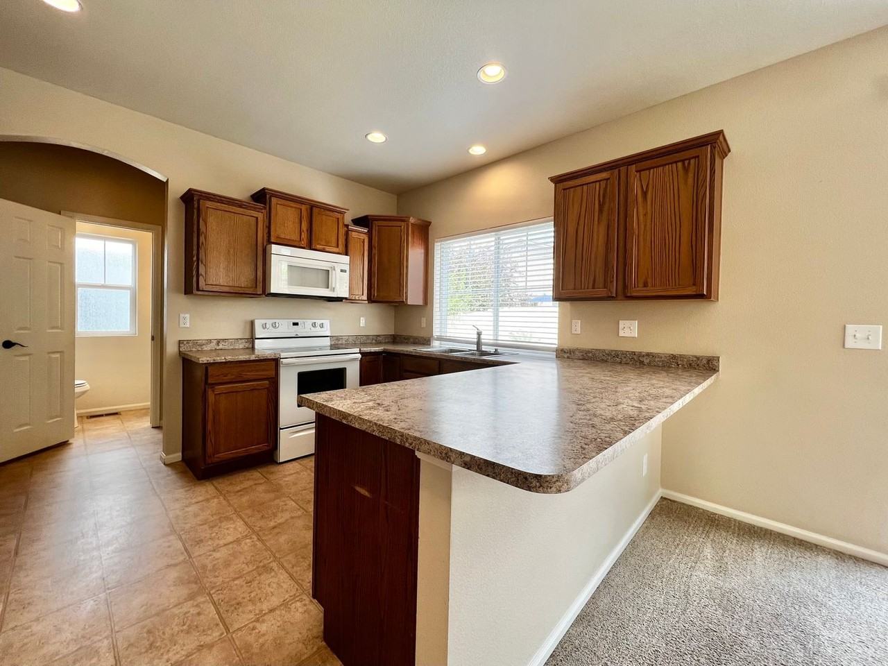 3913 Hunterwood Ln - Photo 4 of 27