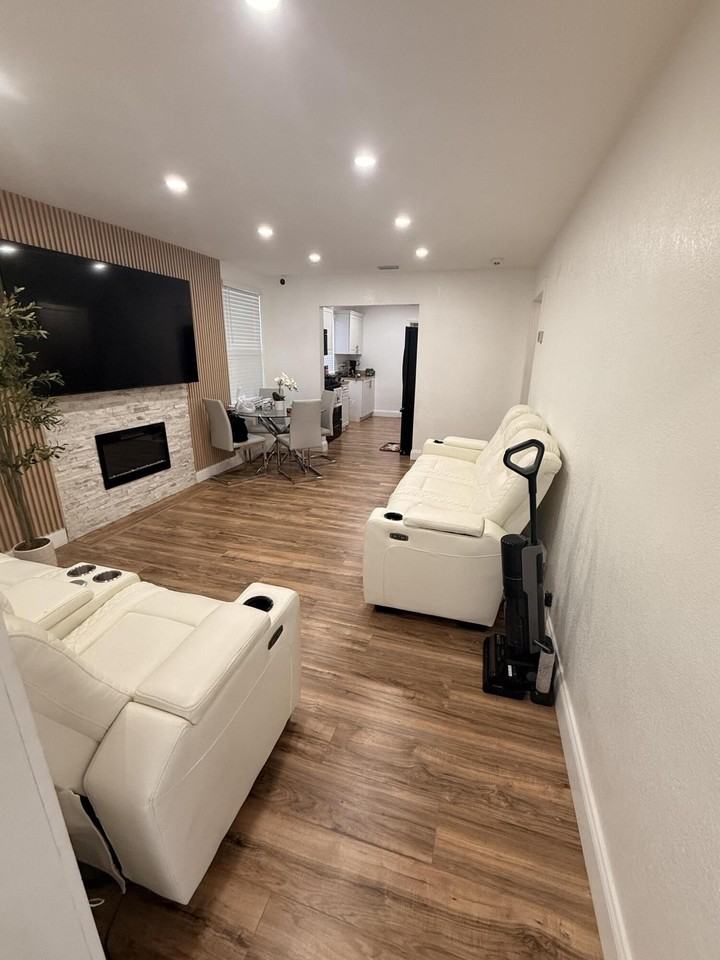 629 56th St - Photo 2 of 11