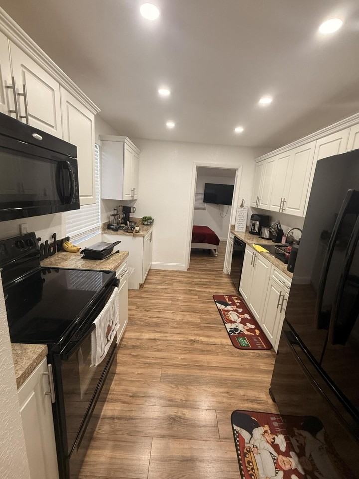 629 56th St - Photo 3 of 11