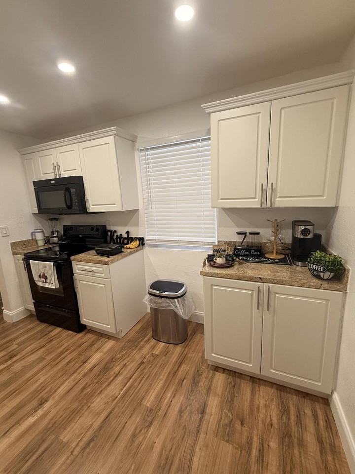 629 56th St - Photo 5 of 11