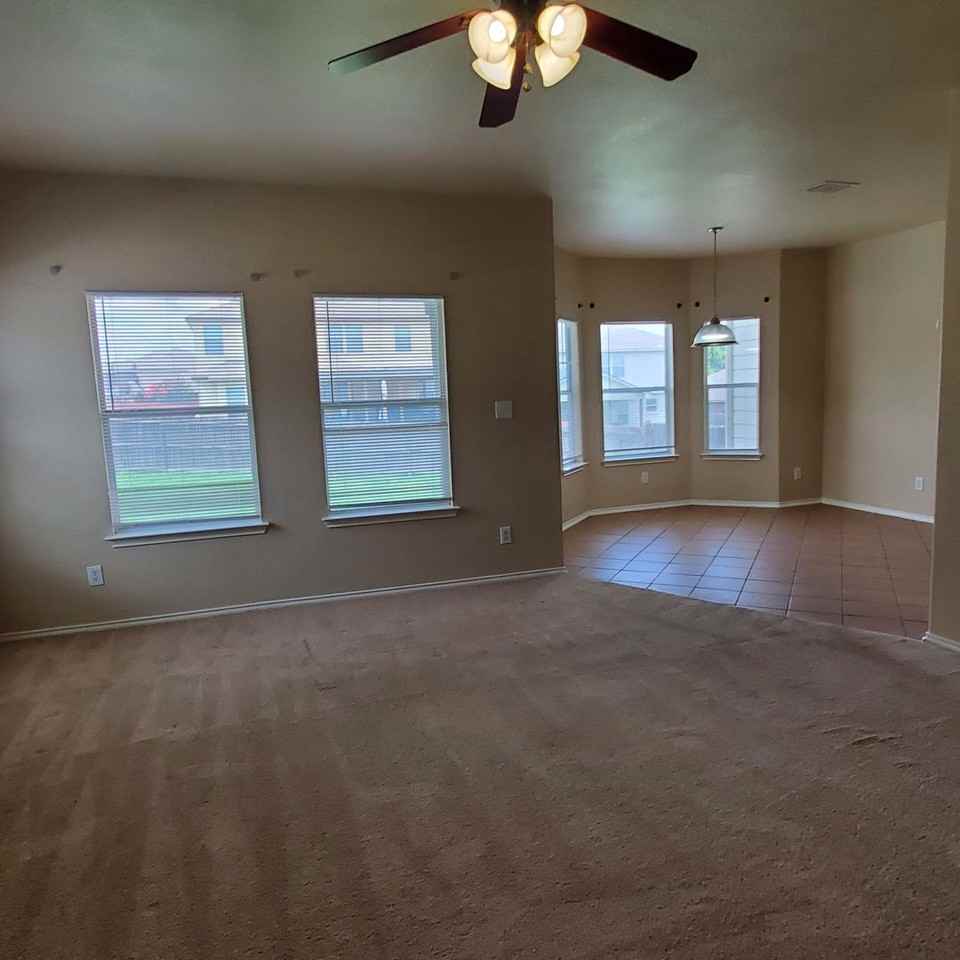 6703 Foster Flds - Photo 3 of 33