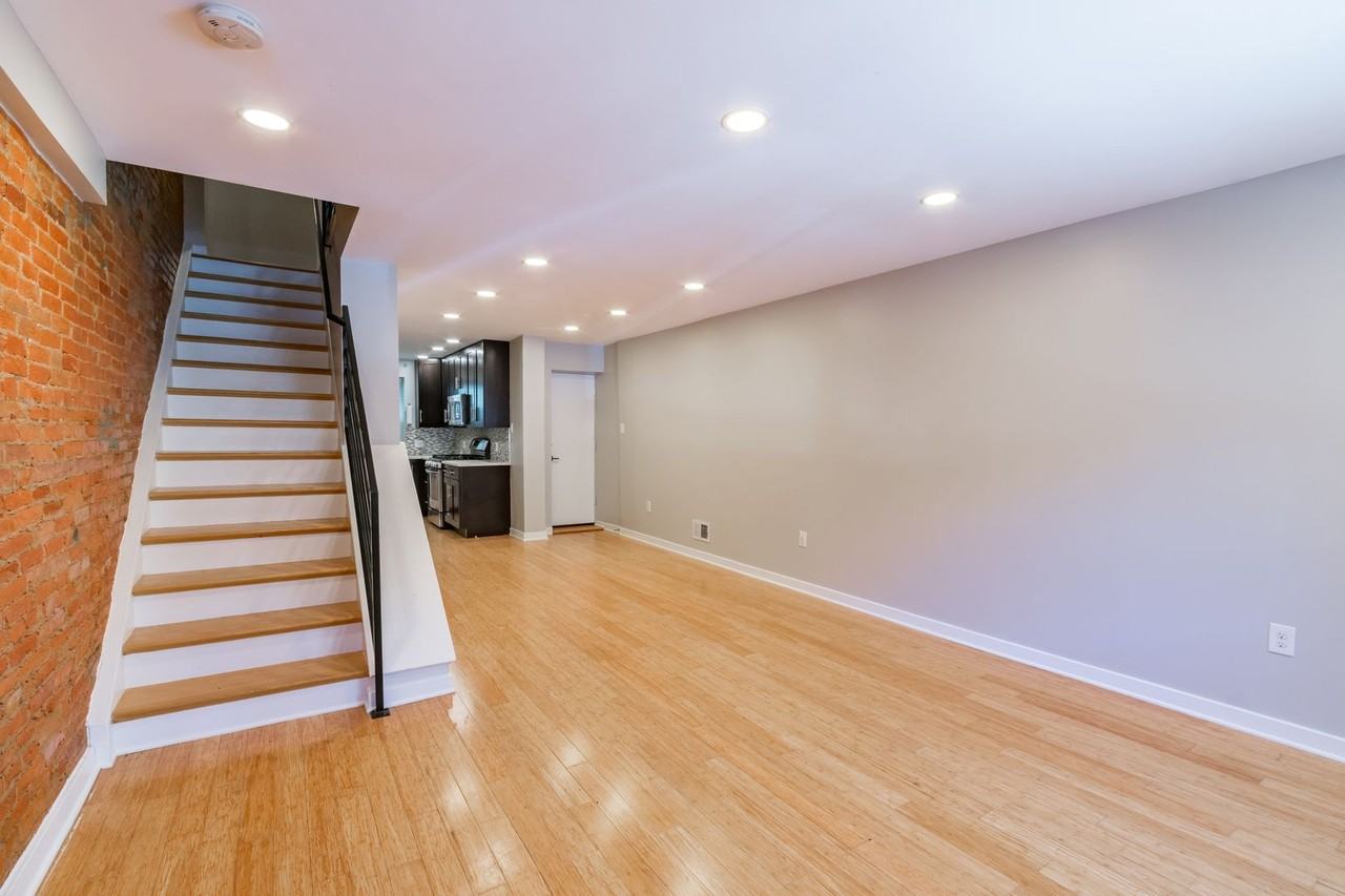 2208 Montrose St - Photo 2 of 38