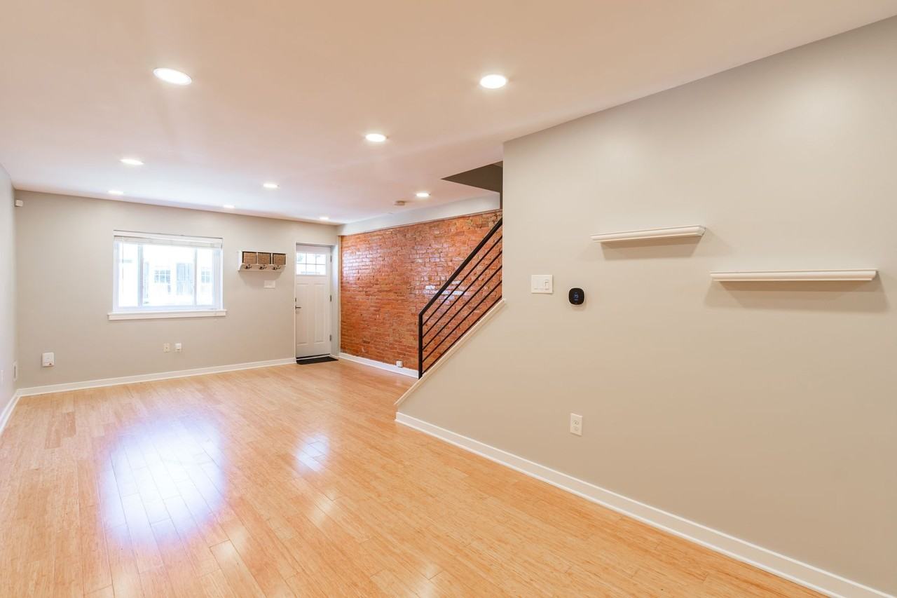 2208 Montrose St - Photo 3 of 38