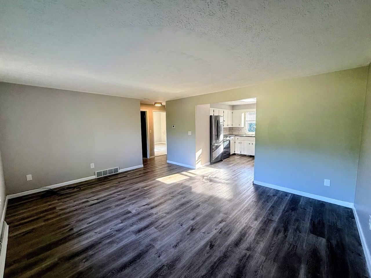 5224 S Main St - Photo 3 of 13