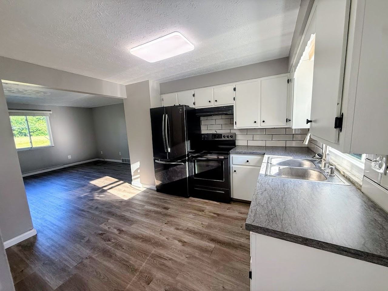 5224 S Main St - Photo 4 of 13