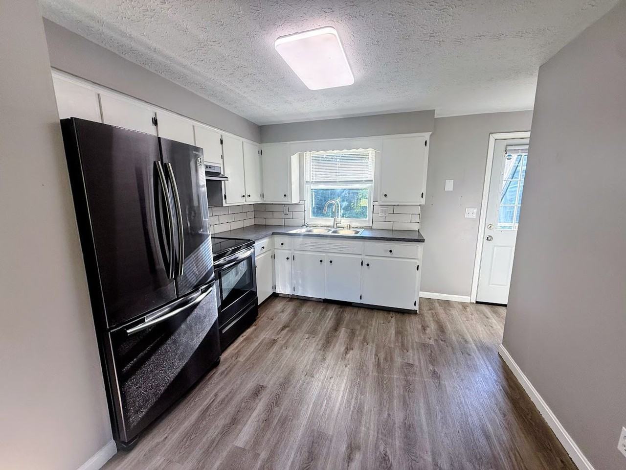 5224 S Main St - Photo 5 of 13