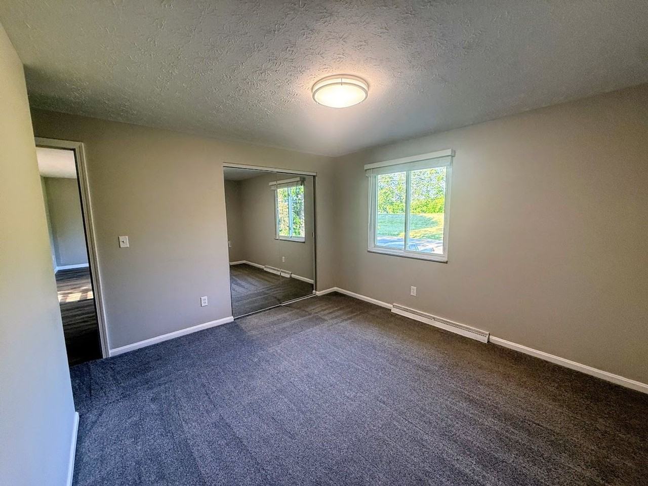5224 S Main St - Photo 7 of 13