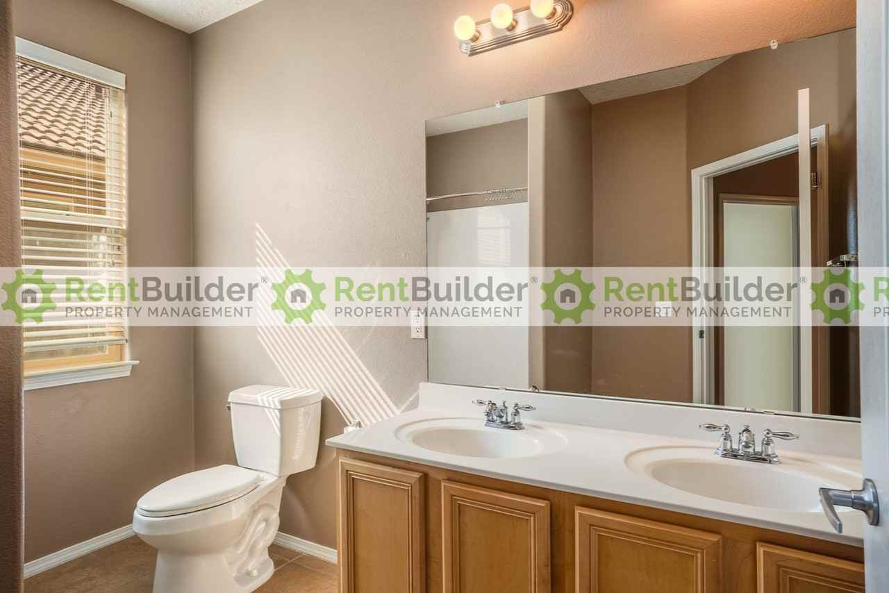1027 Desert Willow Ct - Photo 3 of 24