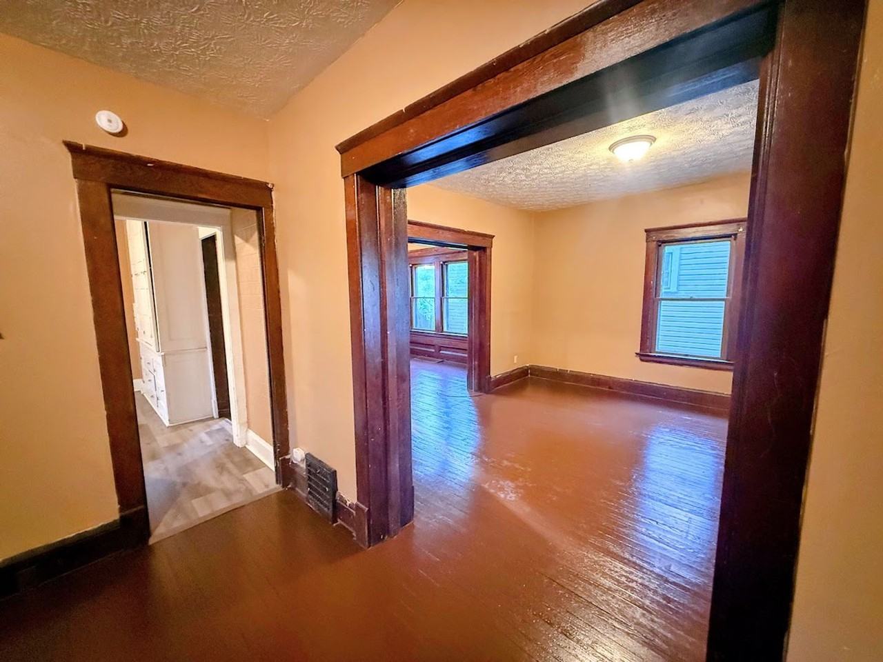 638 Merton Ave - Photo 3 of 14