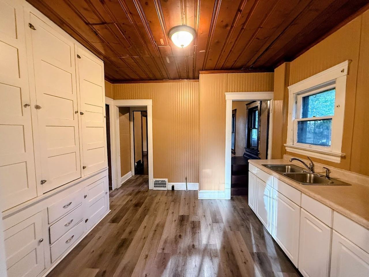 638 Merton Ave - Photo 6 of 14