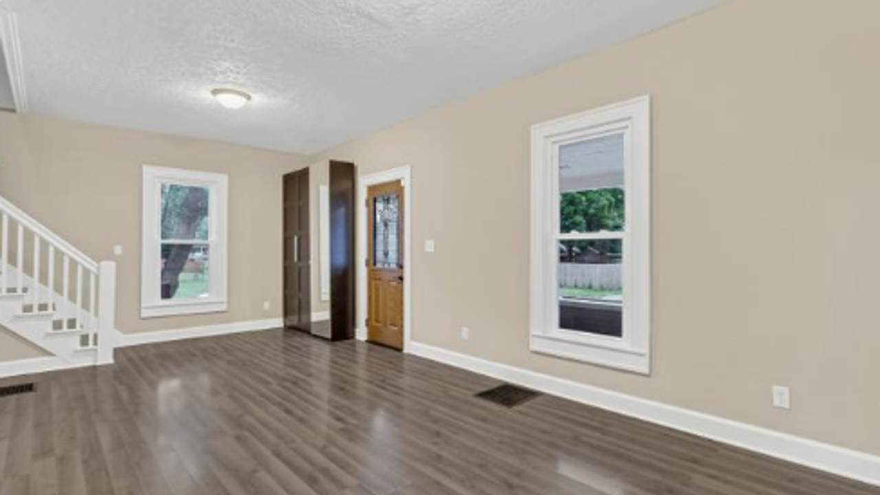 330 Bernard Ave - Photo 3 of 17