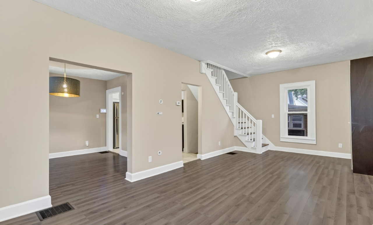 330 Bernard Ave - Photo 4 of 17