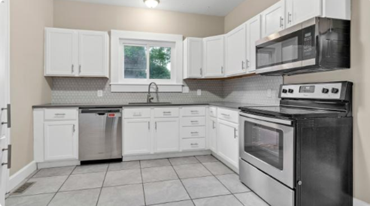 330 Bernard Ave - Photo 6 of 17