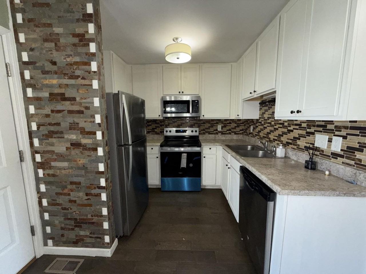 1835 Basston Dr - Photo 6 of 26
