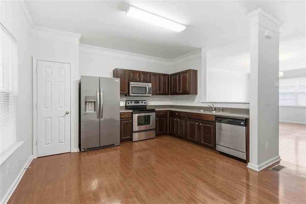 6710 Stoneleigh Way - Photo 5 of 34