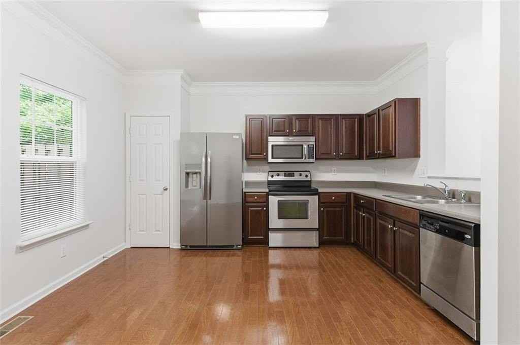 6710 Stoneleigh Way - Photo 6 of 34