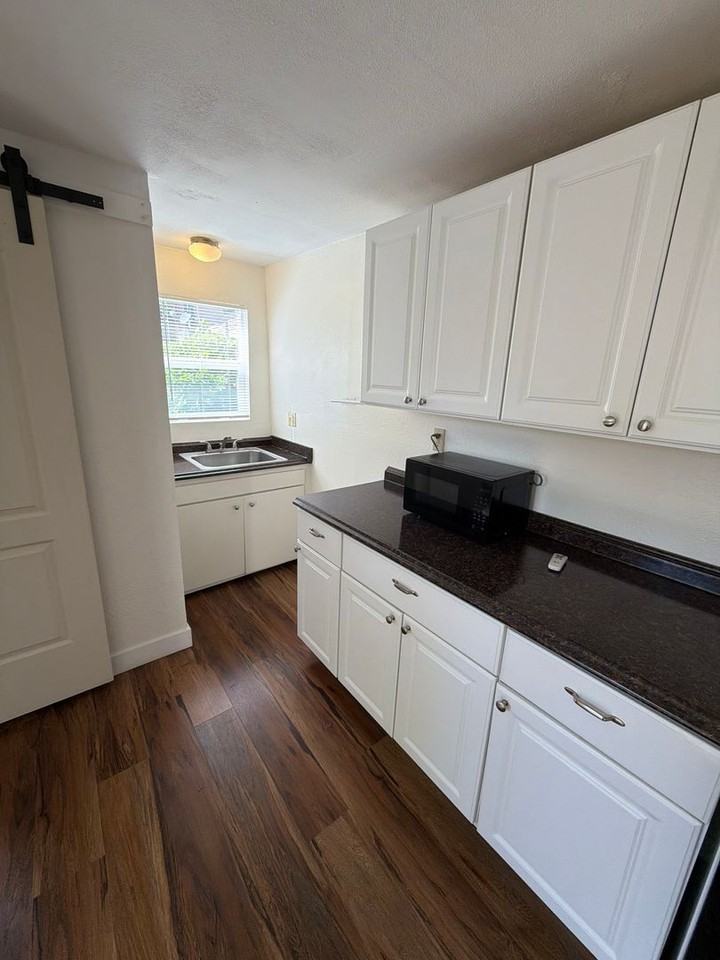 3117 Freeport Blvd - Photo 2 of 38