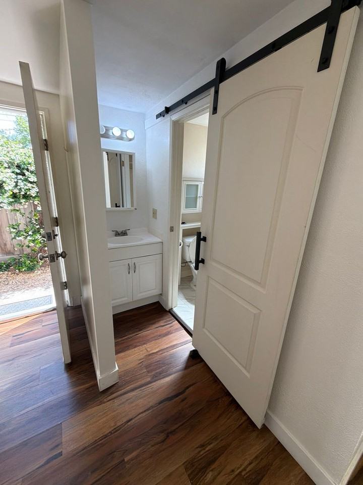 3117 Freeport Blvd - Photo 3 of 38
