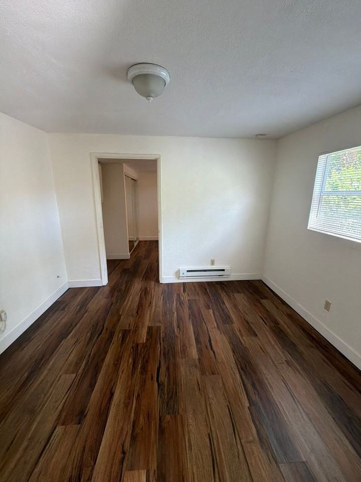 3117 Freeport Blvd - Photo 4 of 38