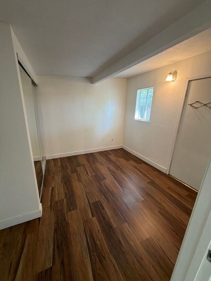 3117 Freeport Blvd - Photo 5 of 38