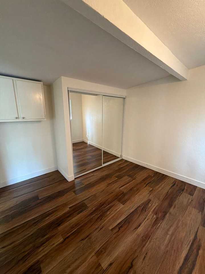 3117 Freeport Blvd - Photo 6 of 38