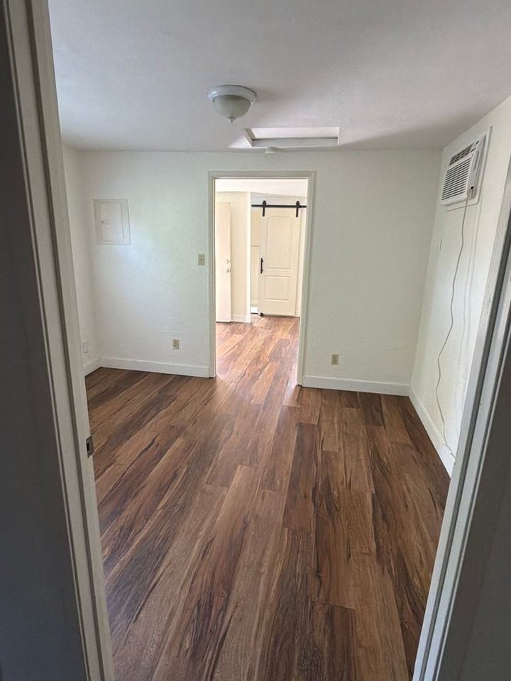 3117 Freeport Blvd - Photo 7 of 38