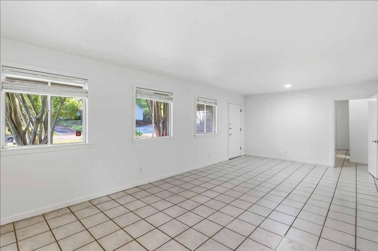 1632 Winchester St - Photo 6 of 25