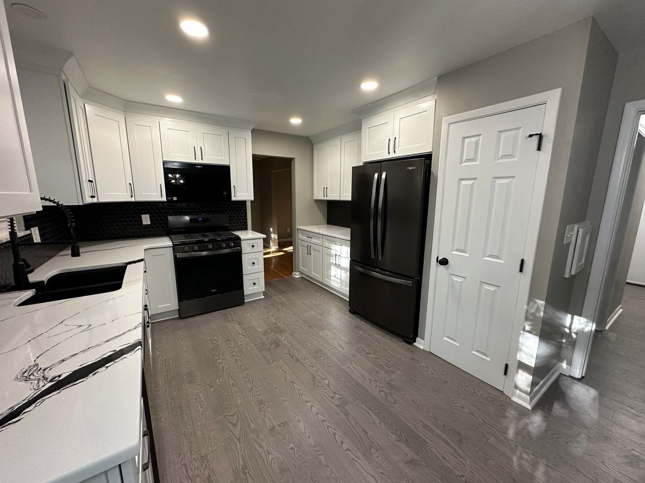 4148 Rowanne Ct - Photo 3 of 35