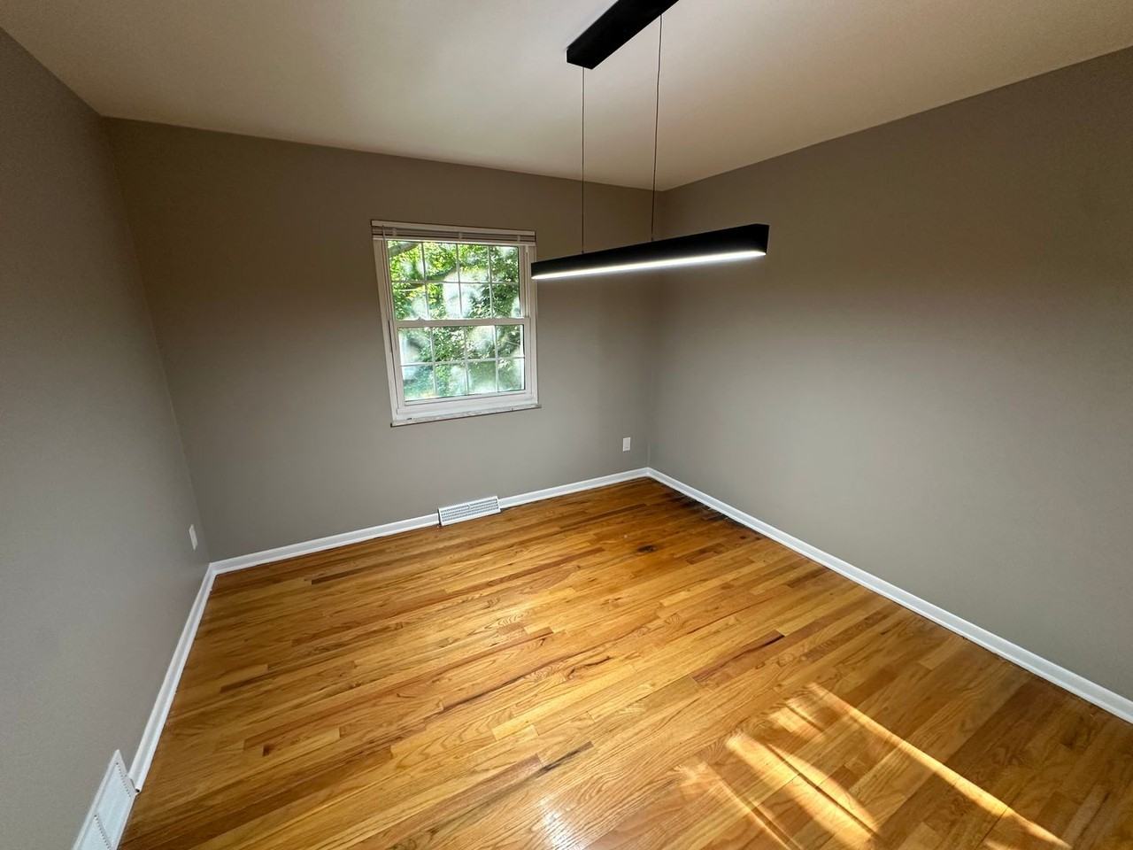 4148 Rowanne Ct - Photo 7 of 35