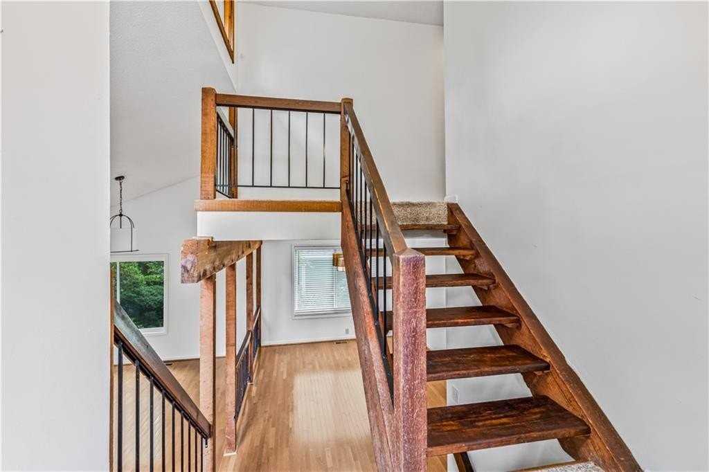1016 Muirfield Dr - Photo 3 of 38